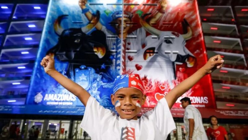 Modelo para mural no Bumbódromo de Parintins, Michelzinho fará seletiva para entrar em clube de futebol de Curitiba 
